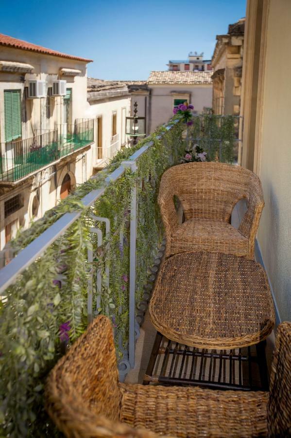 A Marchisa -Noto- Aparthotel Εξωτερικό φωτογραφία